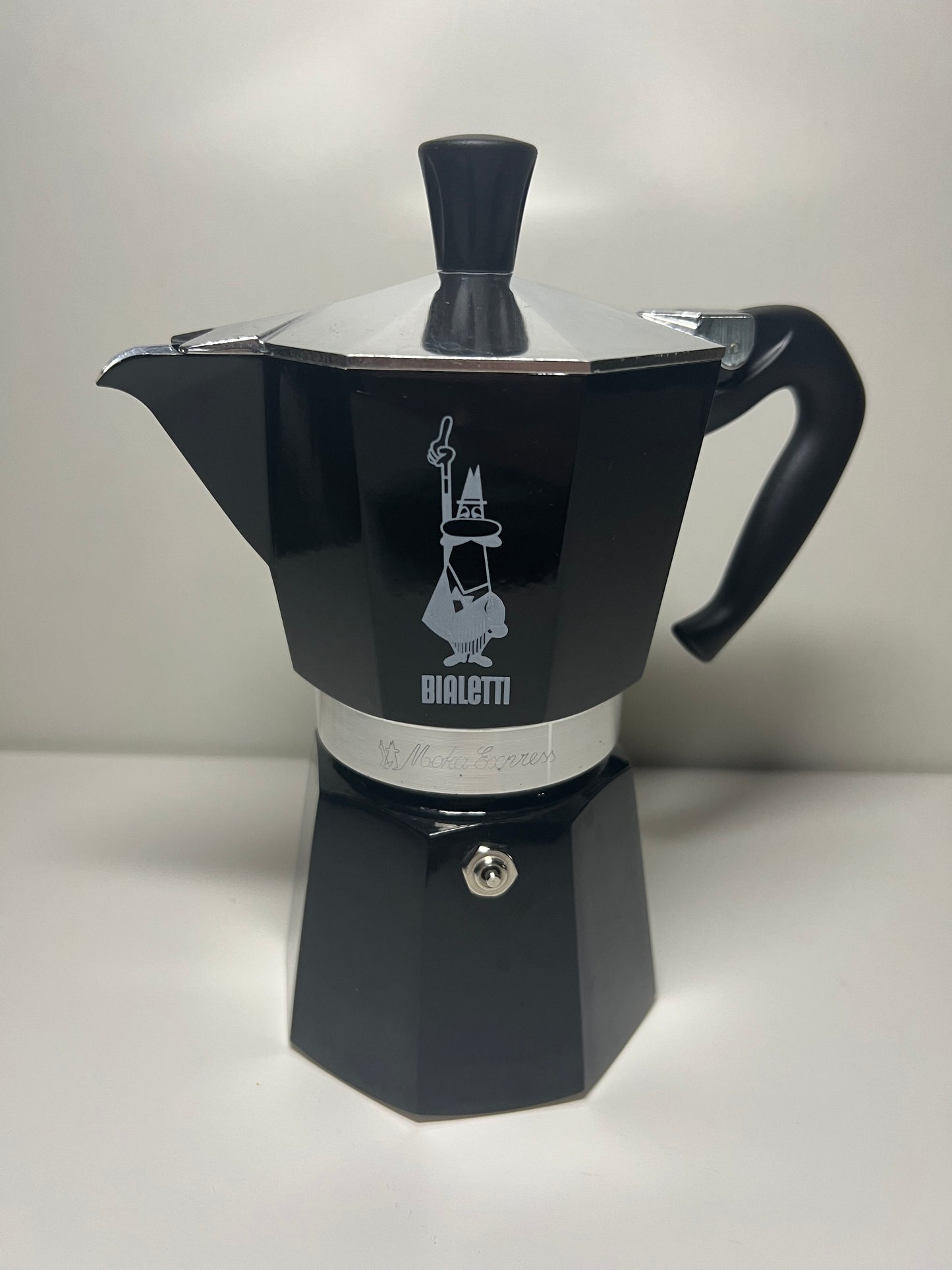 Bialetti Moka Express, melna moka kanna (6 tasēm)